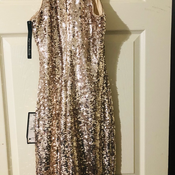 ***SOLD** SOLD***SEQUINS NWT Gold sequins dress, sleeveless peep hole SIZE: 3 - Picture 4 of 10
